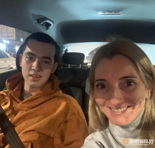 Когда Семен стал уже хорошо сидеть в коляске, она забрала его на вечернюю прогулку по Петербургу&nbsp;— до армии он мечтал жить в этом городе | Источник: предоставлено Марией и Семеном