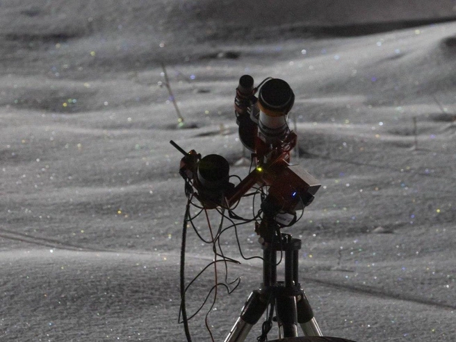 Фотографирование проходило среди заснеженных сибирских пейзажей. | Источник: Алексей Поляков / Телеграм