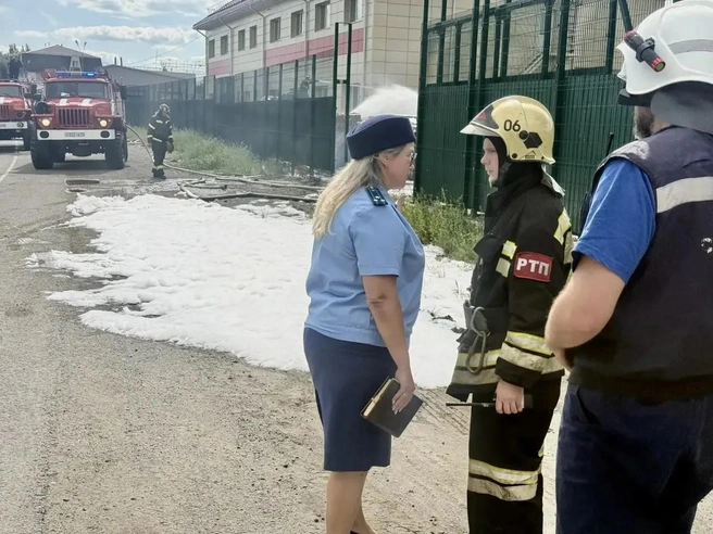 После пожара на Игуменку, 97 приехала прокурор Ленинского района | Источник: прокуратура Челябинской области