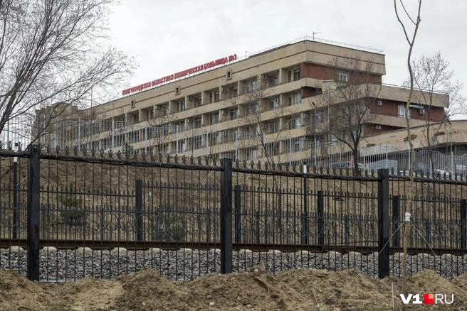 Один из трех лифтов вышел из строя через три дня после ремонта | Источник: Константин Завриков / V1.RU