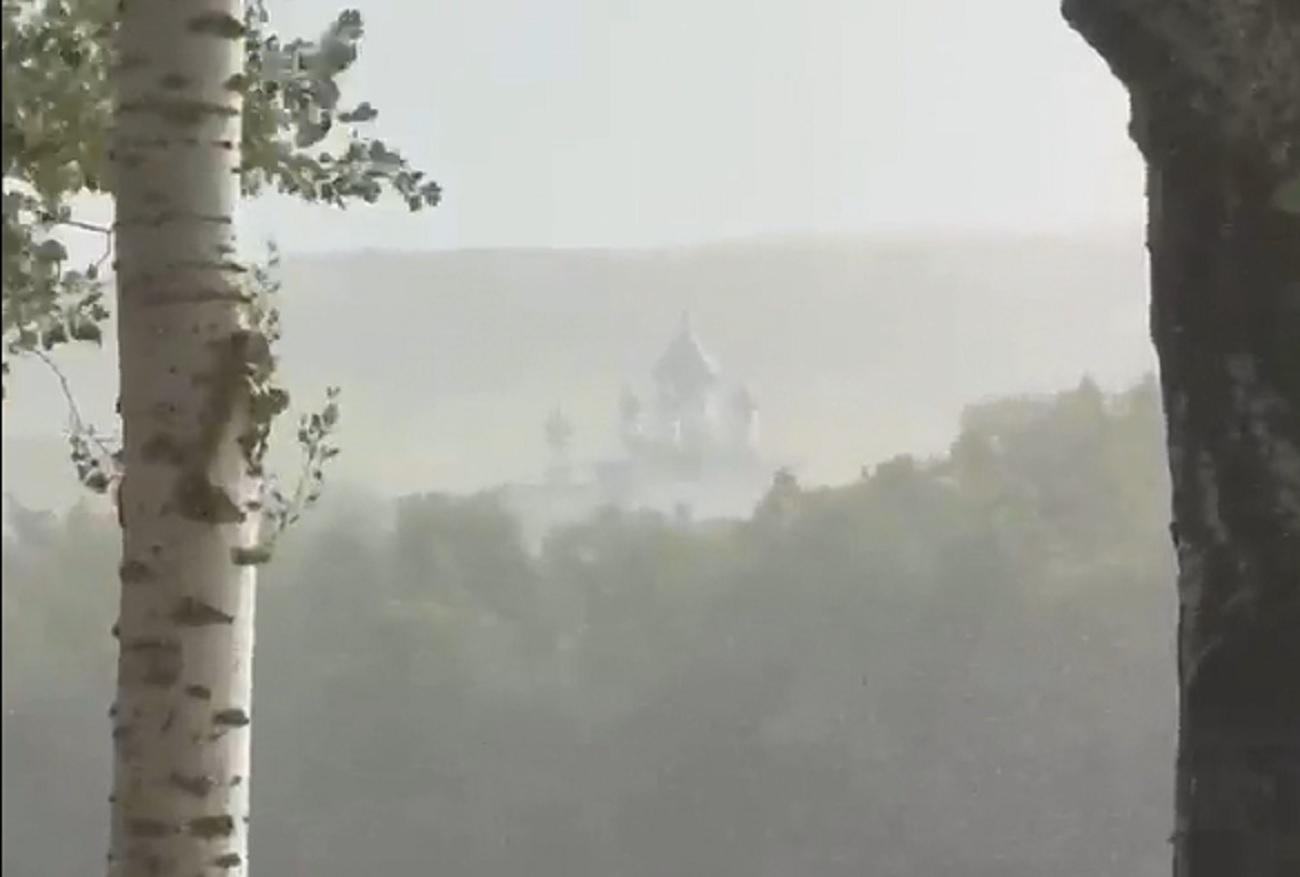 «Десять минут — и снова солнце»: под Волгоградом сняли на видео июньский ураган