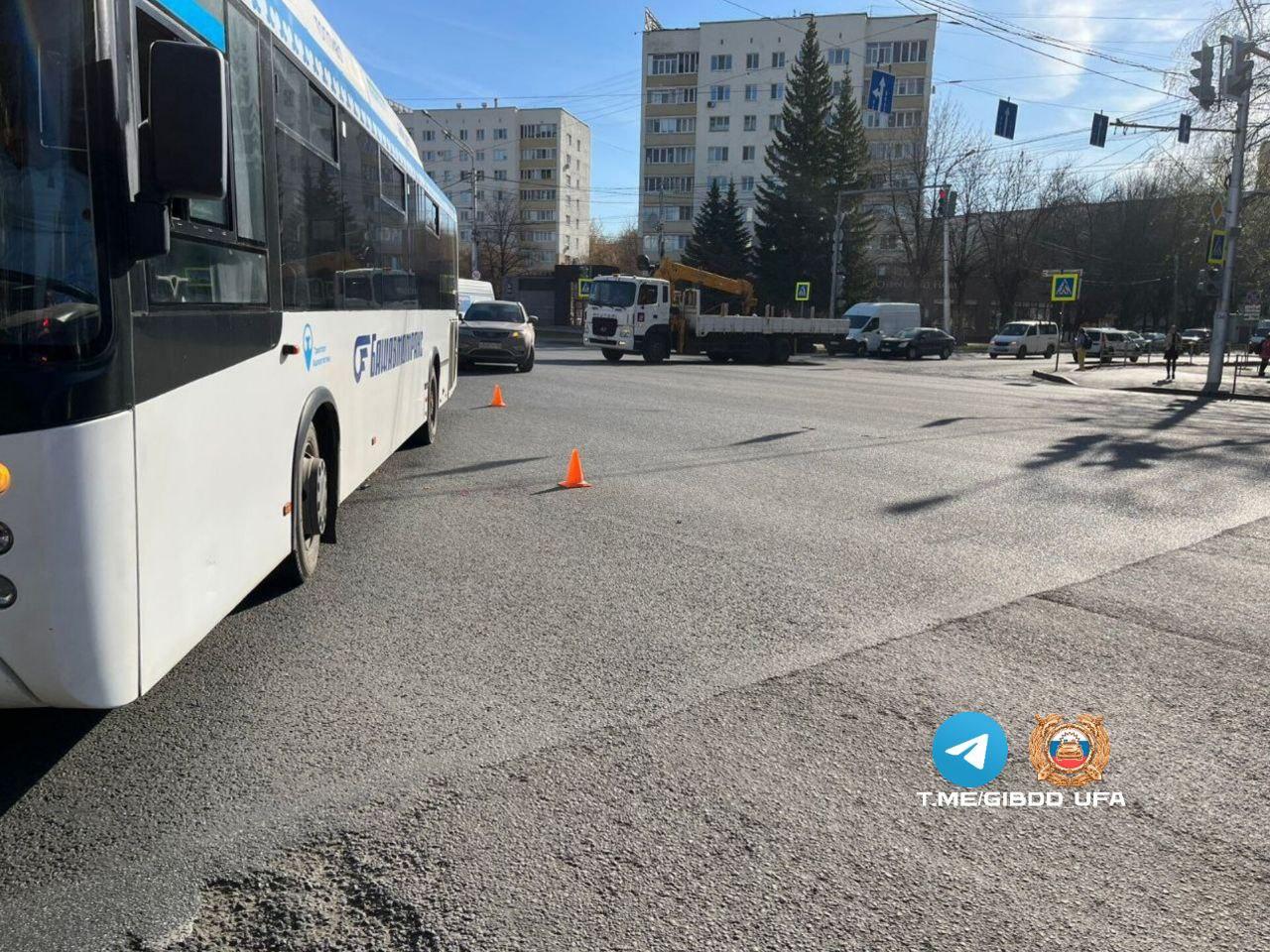 В Уфе на проспекте Октября автобус «Башавтотранса» сбил пешехода - 25  апреля 2023 - УФА1.ру