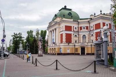 Иркутянин сделал предложение на сцене драмтеатра