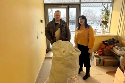 Сергей Дмитриев передал волонтёрам основу для масксетей