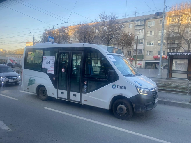На маршрут вывели четыре автобуса малого класса | Источник: читатель 74.RU