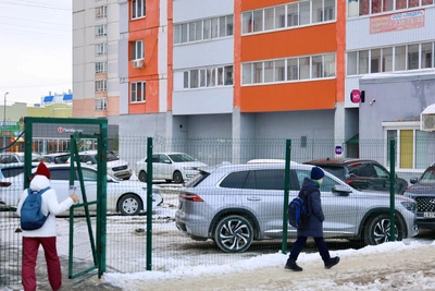 Pickup Point Owner Responds to Neighbors' Complaints