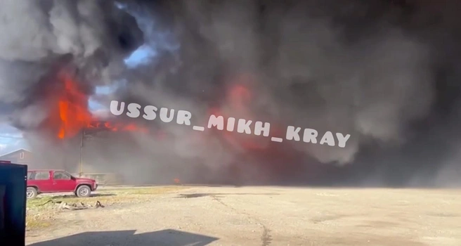 Очевидцы видели клубы дыма из разных районов города | Источник: НОВОСТИ Уссурийск + Михайловка + Приморский край / Telegram-канал