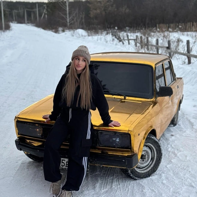 Водитель говорит, что номер с «жигулей» отвалился на ходу | Источник: __normiii__ / instagram.com (соцсеть запрещена на территории РФ)