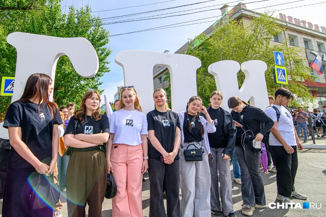 Чита идет! Десять тысяч человек прошлись по площади в День города — фоторепортаж | Источник: Олег Фёдоров / CHITA.RU