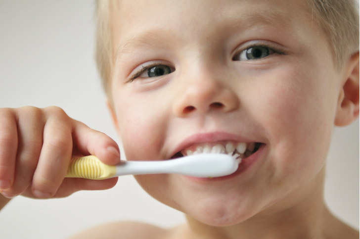 Как защитить молочные зубы ребенка от кариеса