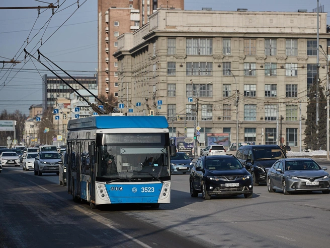 В Новосибирске действует тариф в 45 рублей за поездку в автобусе, трамвае или троллейбусе. | Источник: Александр Ощепков / NGS.RU