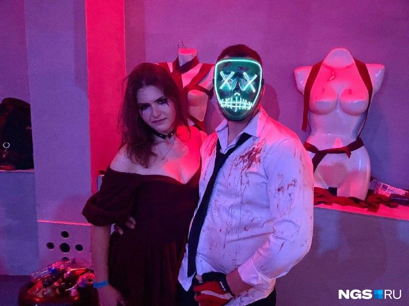 Для многих Хэллоуин — повод немножко подурачиться и посмеяться | Источник: Алёна Золотухина / NGS.RU