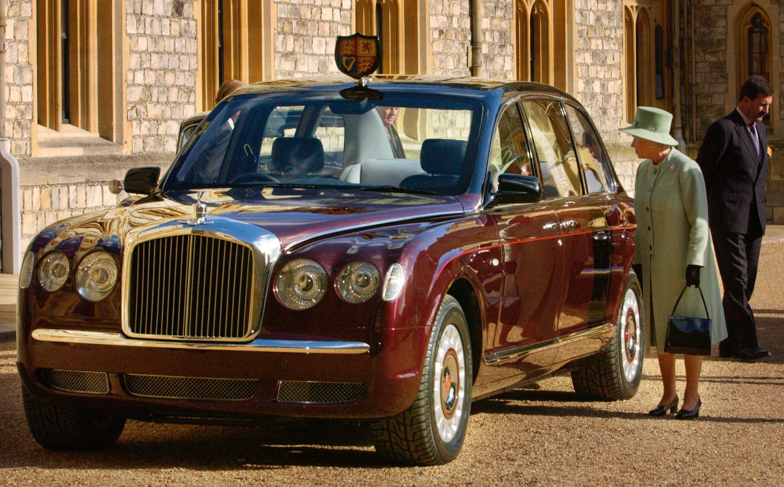 State cars. Роллс Ройс королевы Елизаветы 2. Bentley State Limousine Елизаветы II. Автомобиль королевы Англии - Bentley State Limousine. Бентли королевы Елизаветы 2.