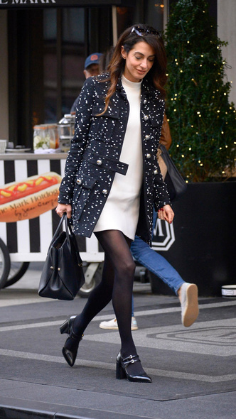 Икона стиля: Амаль Клуни в самом модном пальто весны 2023 — вам нужно такое же