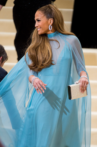 Не смогли: звезды, не осилившие дресс-код MET Gala 2017