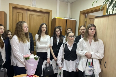 Школьники Хабаровского района на день примерили роль муниципальных служащих