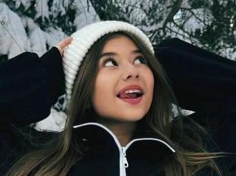 «Дочка» Давы, которая поет и снимается в кино: 13-летняя миллионерша Милана Хаметова покоряет публику