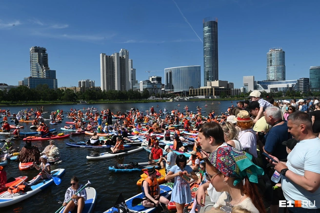 Грандиозный карнавал на воде — первый E1 SUP FEST — прошел 6 июля | Источник: Дмитрий Емельянов / E1.RU