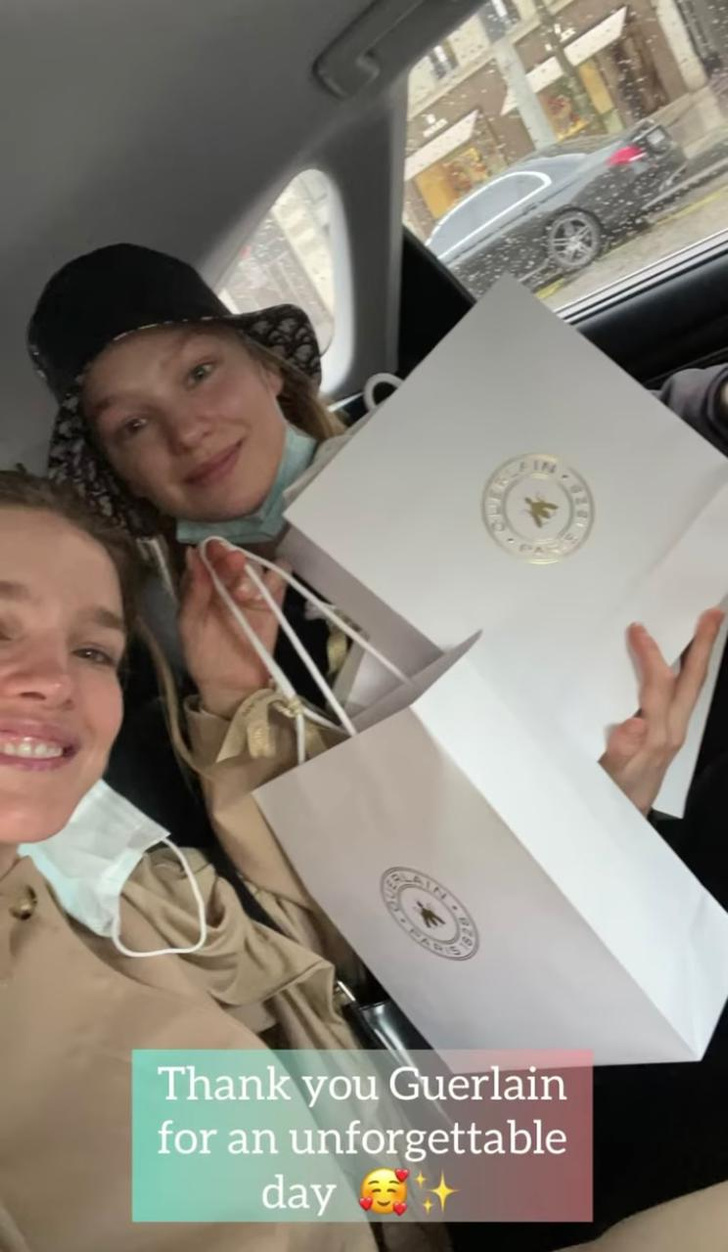 Редкое фото: Наталья Водянова и ее младшая сестра Кристина провели день в Париже