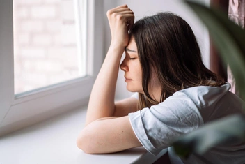 «Вру парню, что не могу ездить на учебу из-за головной боли, а сама боюсь выйти из дома»