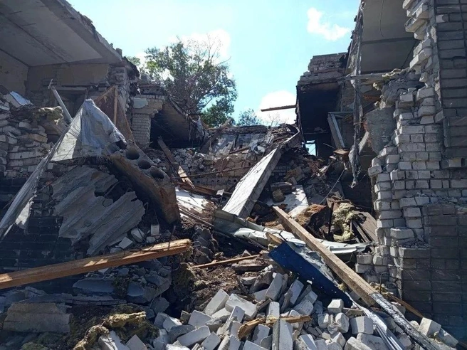Последствия одной из атак ВСУ в Херсонской области. С 20 по 21 июля там погибли женщина, 7 человек ранены | Источник: Владимир Сальдо / max.ru