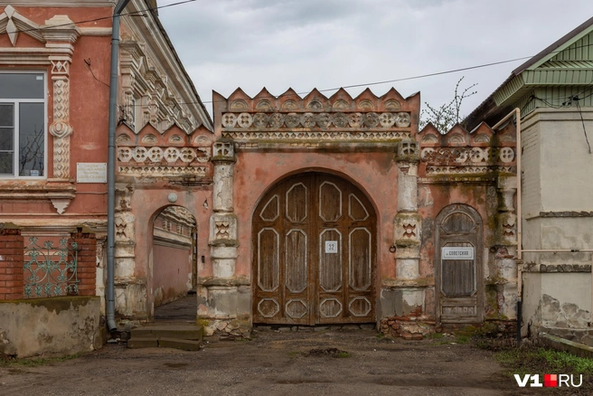 Пока внешний вид здания оставляет желать лучшего | Источник: Константин Завриков / V1.RU