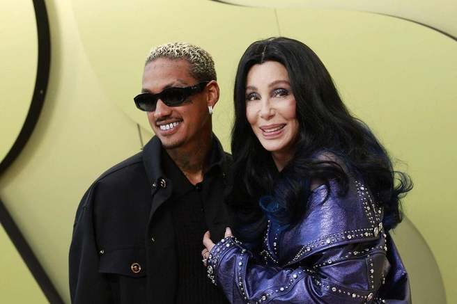 Любви все возрасты покорны | Источник: Michael Tran / AFP 2024