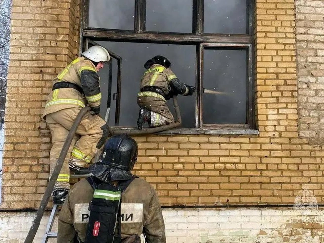 Спасателям удалось локализовать пламя | Источник: МЧС Челябинской области / MAX