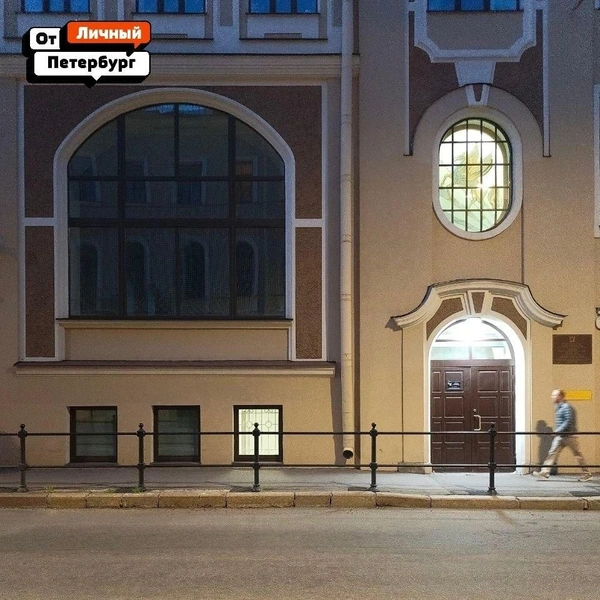 «Фонтанка» заметила привет из дореволюционного Петербурга в Фонарном переулке. Дорожники устранили «дефект» | Источник: Алина Циопа / «ОтЛичный Петербург»