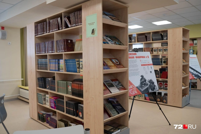 Продвинутый читатель узнает любую книгу по корешку | Источник: Илья Чикотин / 72.RU