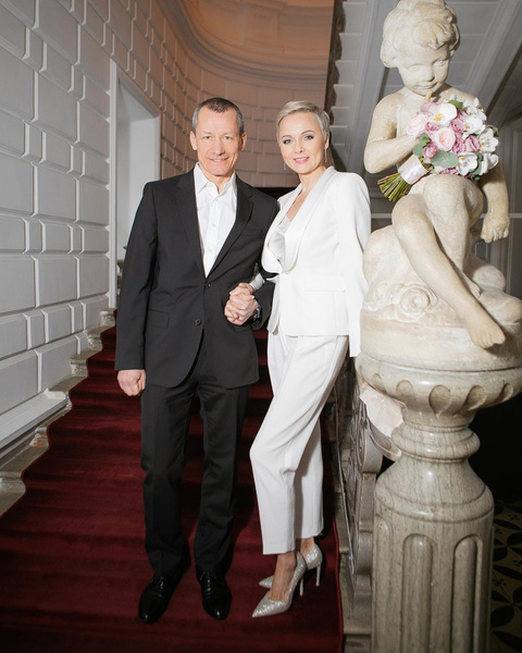 <p>Андрей Шаров и Дарья Повереннова поженились спустя почти восемь лет отношений</p>