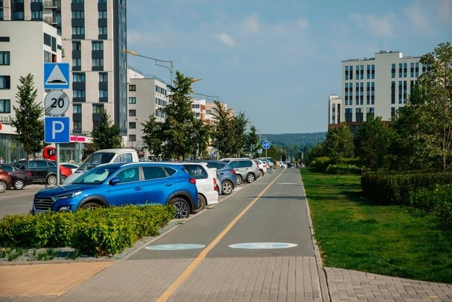Отсутствие высотных домов дает больший простор и не превращает улицы в темные коридоры | Источник: Максим Воробьев