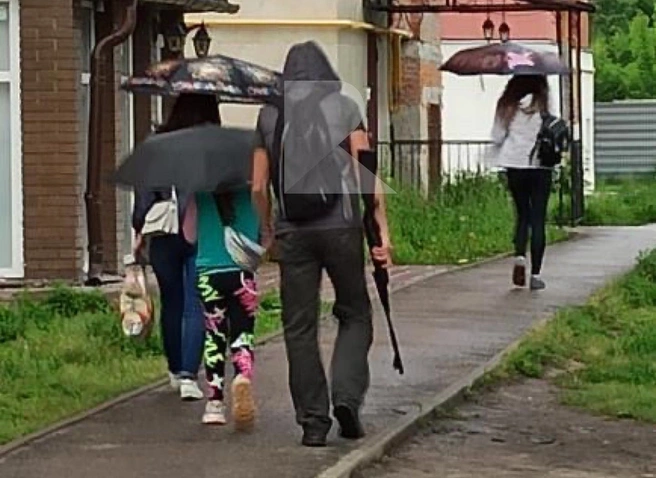 В Кальном заметили вооруженного мужчину | ya62.ru
