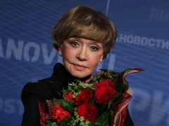 Cлаба, но выйдет на сцену: через месяц после смерти супруга Алентова сыграет в спектакле