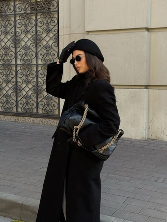 Шапки, береты и кепки: самые модные головные уборы зимы 2025/26 Шапки, береты и кепки: самые модные головные уборы зимы 2025/26