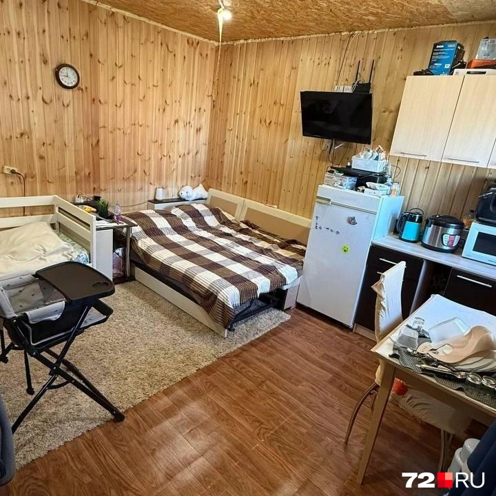 Семье с двумя детьми пришлось приспособить для жилья баню | Источник: Анастасия Сорокина