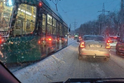 ДТП с трамваем парализовало движение в центре Челябинска