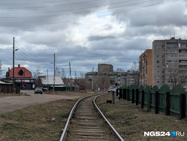 Вокруг вроде и дома, и магазины, а по факту никого | Источник: NGS24.RU