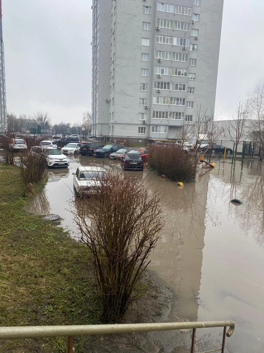 Двор полностью затопило | Источник: «Новости Рязани ВКонтакте»