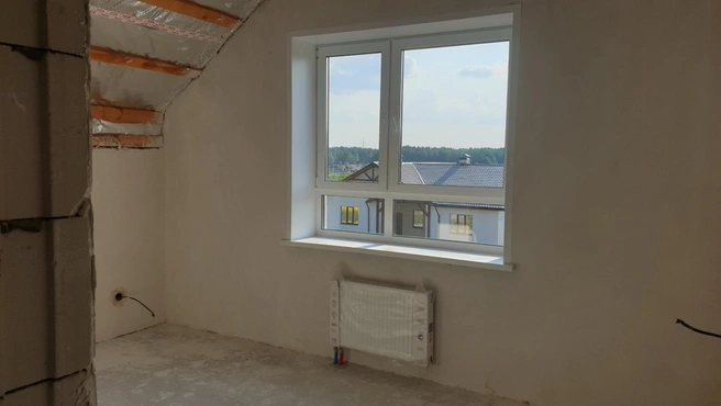 В спальнях сделаны большие окна с горизонтальными импостами для безопасности | Источник: КП «Марьино»