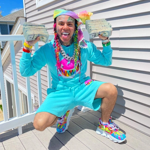 Рэпер 6ix9ine установил рекорд в Инстаграме (запрещенная в России экстремистская организация) и на YouTube