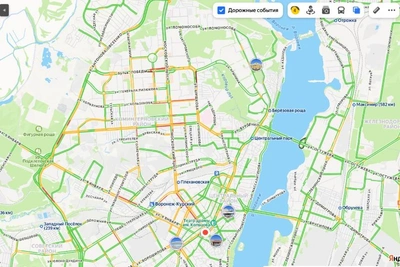 Невидимые пробки парализуют Воронеж перед Новым годом
