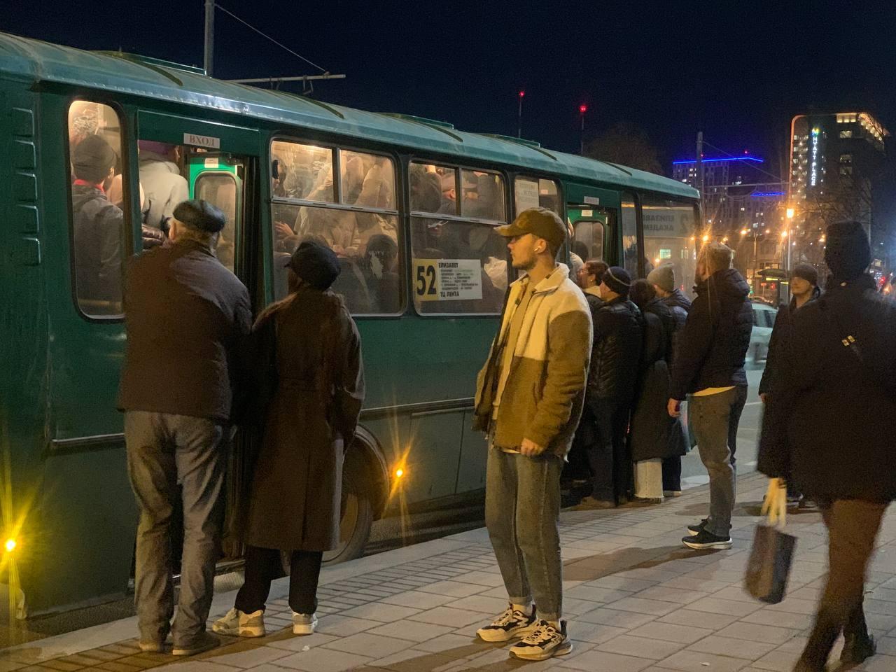 Для автобусов в Академическом поменяли маршруты. Показываем, как они теперь поедут