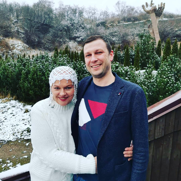 После химиотерапии Александра Яковлева вынуждена носить специальную шапочку – фото
