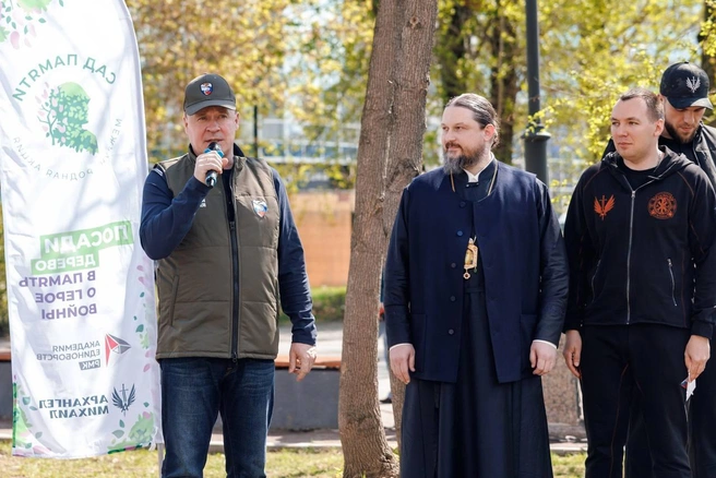 Акцию поддержали глава Екатеринбурга Алексей Орлов и епископ Нижнетагильский и Невьянский Мелитон&nbsp;— духовник уральских спортсменов&nbsp; | Источник: РМК