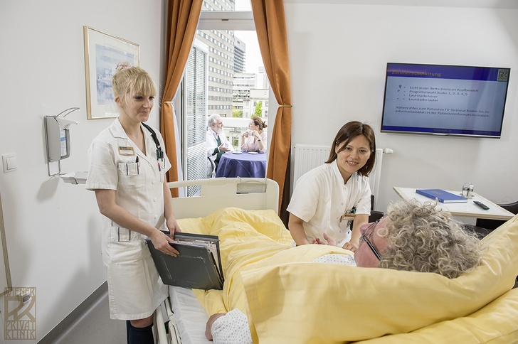 Фото №2 - Как принимают пациентов в старейшей частной клинике Вены