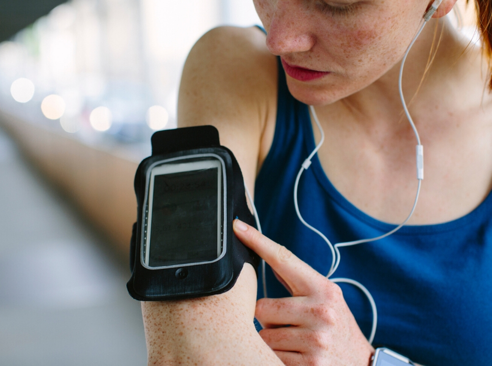 10 фитнес-гаджетов, которые облегчат занятия спортом | marieclaire.ru