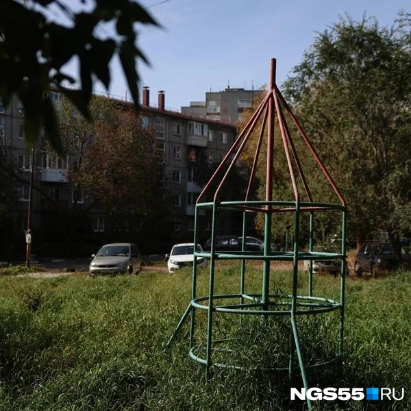 Ракета заросла травой | Источник: Евгений Софийчук / NGS55.RU