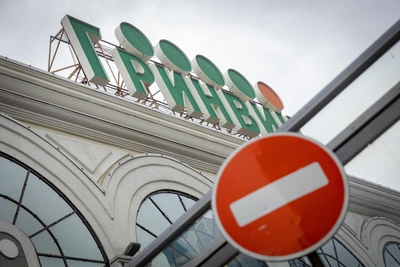 В Гринвиче продавцов заставляют смотреть в глаза покупателям