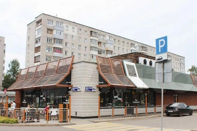 «Вкусно — и точка» на проспекте Авиаторов уже не продается | Источник: Avito.ru